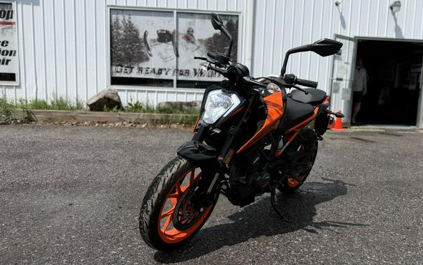 2023 KTM 200 Duke