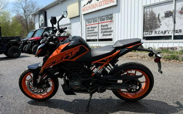 2023 KTM 200 Duke