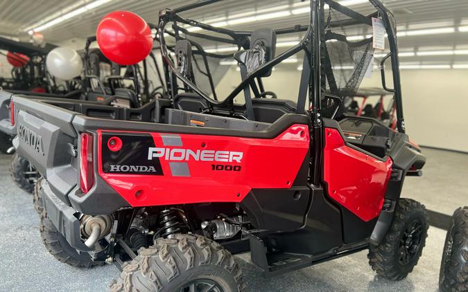 2023 Honda Pioneer 1000 Deluxe