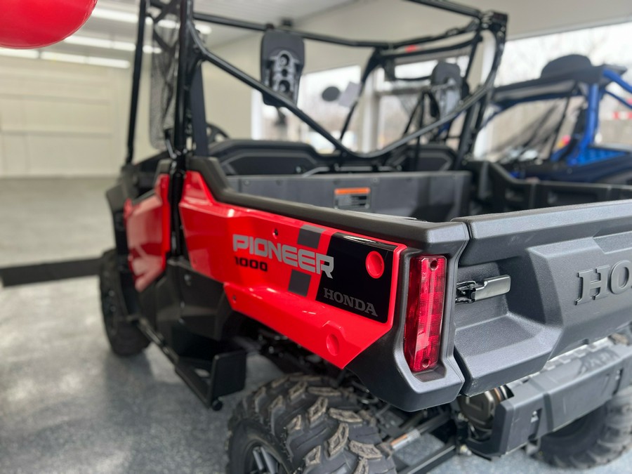 2023 Honda Pioneer 1000 Deluxe