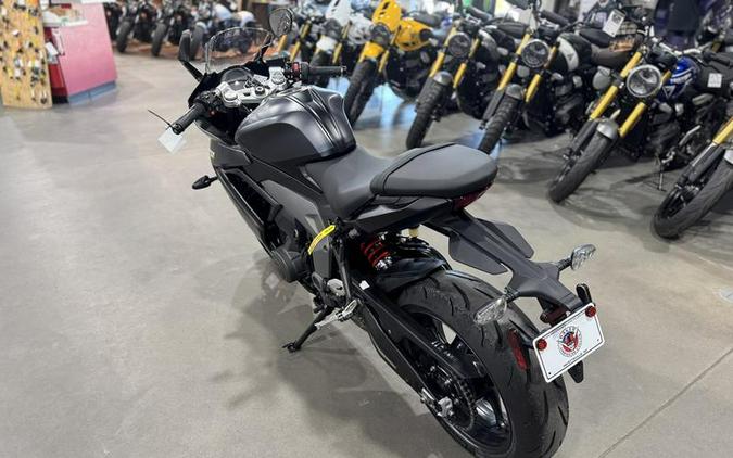 2025 Triumph Daytona 660 Satin Granite/Satin Black