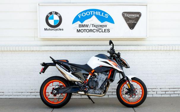 2020 KTM 890 Duke R Review: Faster, Better (17 Fast Facts)