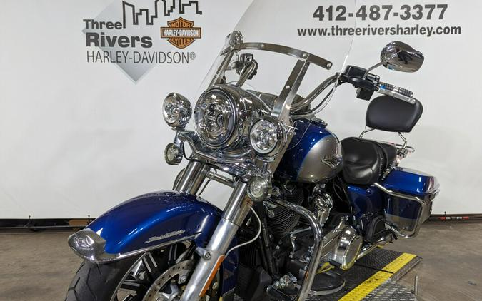 2017 Harley-Davidson Road King Two-Tone Superior Blue/Billet Silver