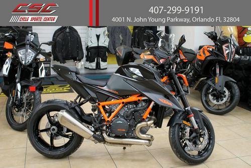 Video: Watch our 2020 KTM 1290 Super Duke R...