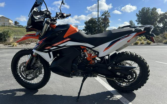 2022 KTM 890 ADV R