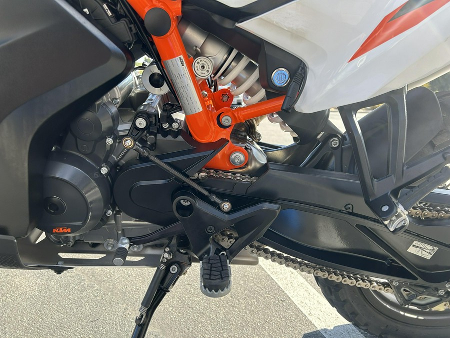 2022 KTM 890 ADV R