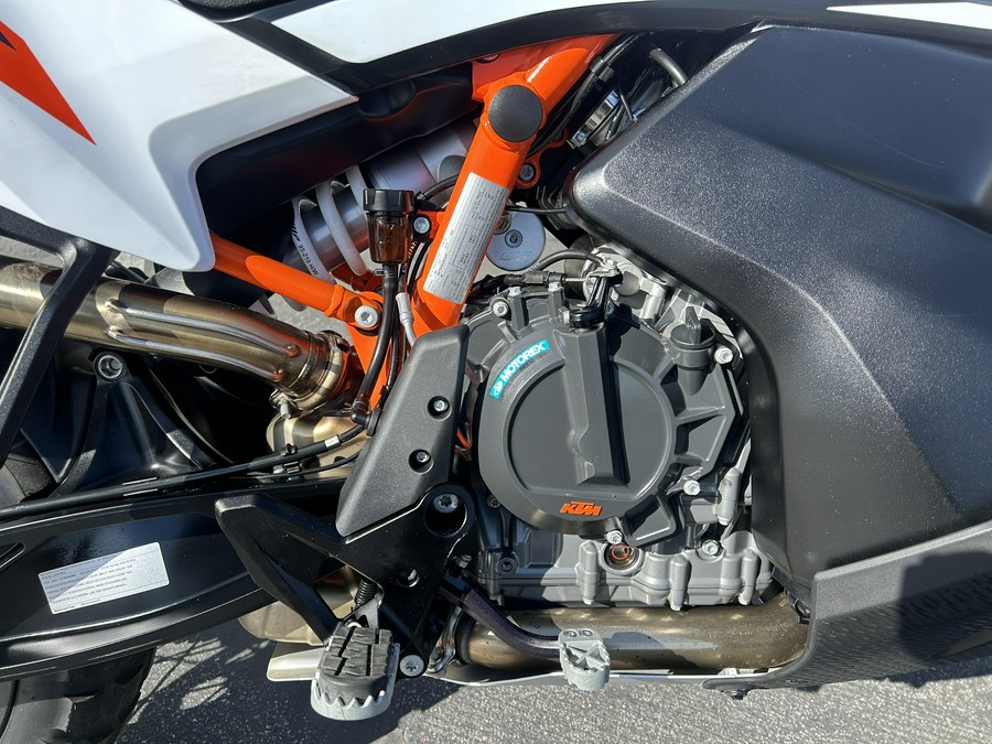 2022 KTM 890 ADV R