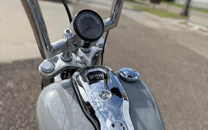 2025 Harley-Davidson Breakout Billiard Gray