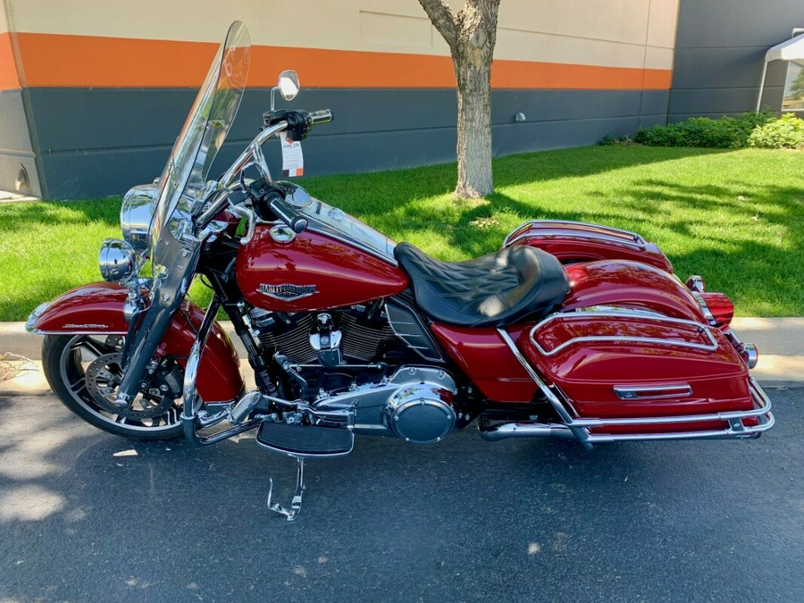 2021 Harley-Davidson Road King Billiard Red