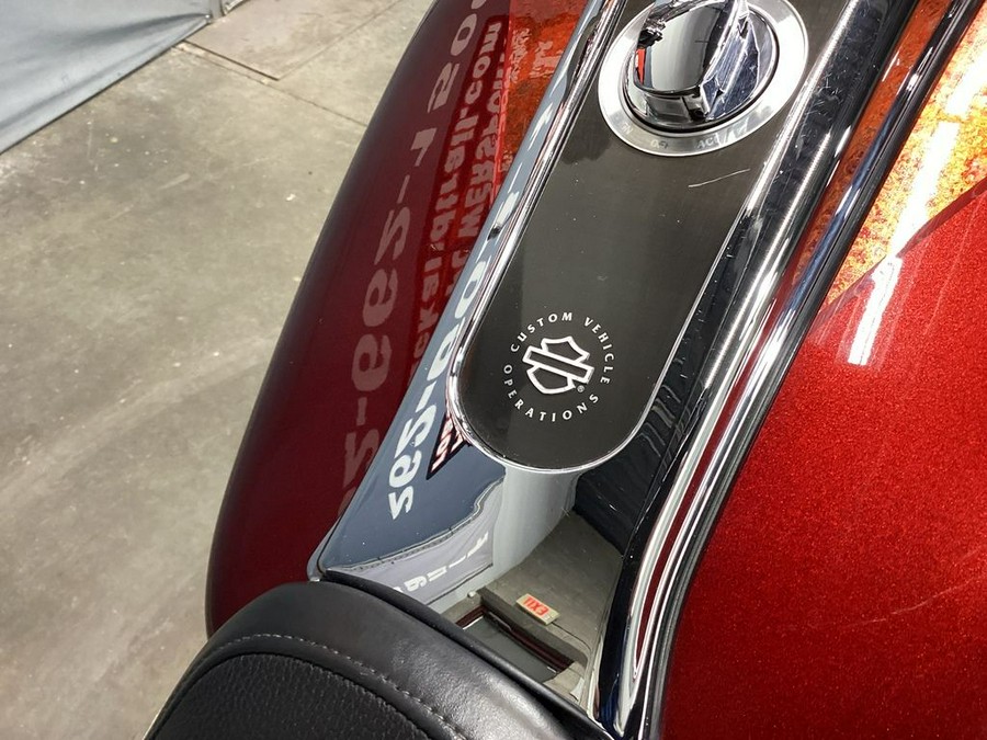 2013 Harley-Davidson® FLHRSE5 - CVO™ Road King®