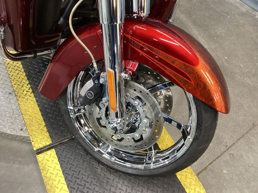 2013 Harley-Davidson® FLHRSE5 - CVO™ Road King®