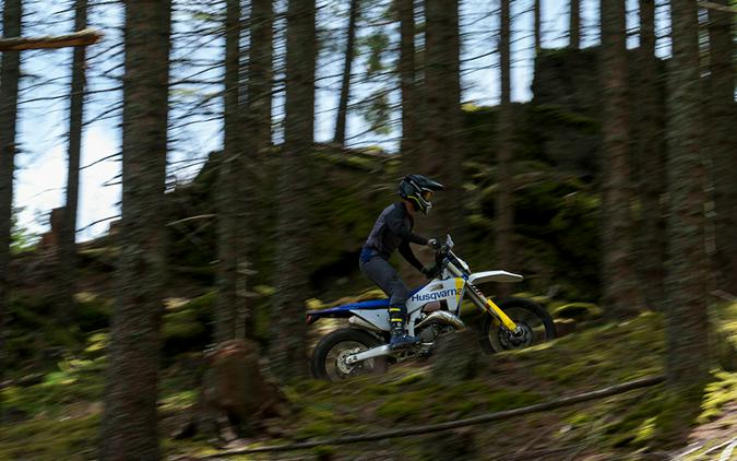 2027 Husqvarna TE 150 - 180173
