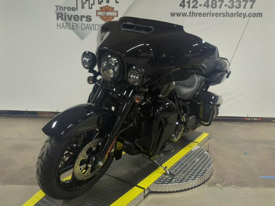 2023 Harley-Davidson® Ultra Limited Vivid Black – Black Finish