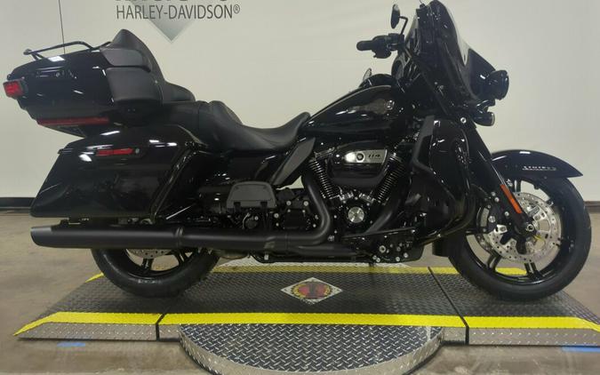 2023 Harley-Davidson® Ultra Limited Vivid Black – Black Finish