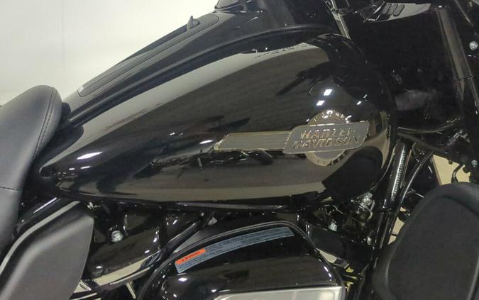 2023 Harley-Davidson® Ultra Limited Vivid Black – Black Finish