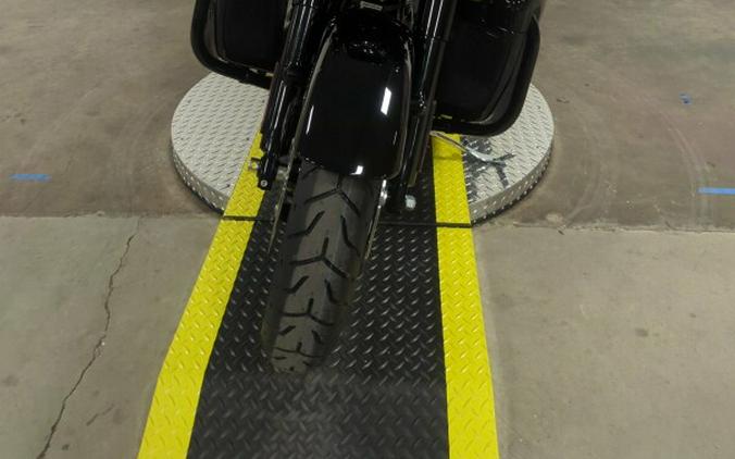 2023 Harley-Davidson® Ultra Limited Vivid Black – Black Finish