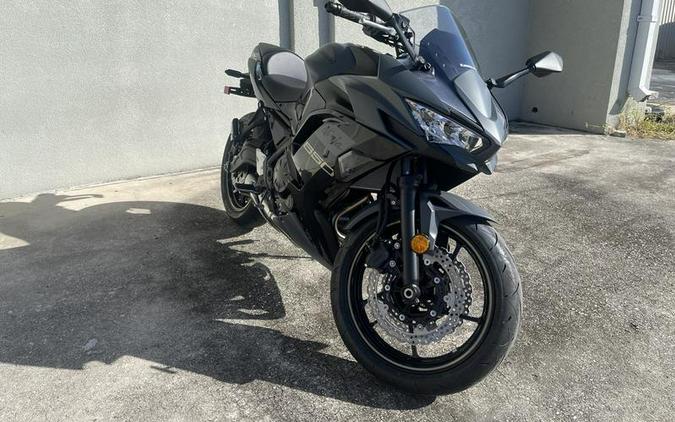 2024 Kawasaki Ninja® 650 Metallic Matte Dark Gray/Metallic Spark Black