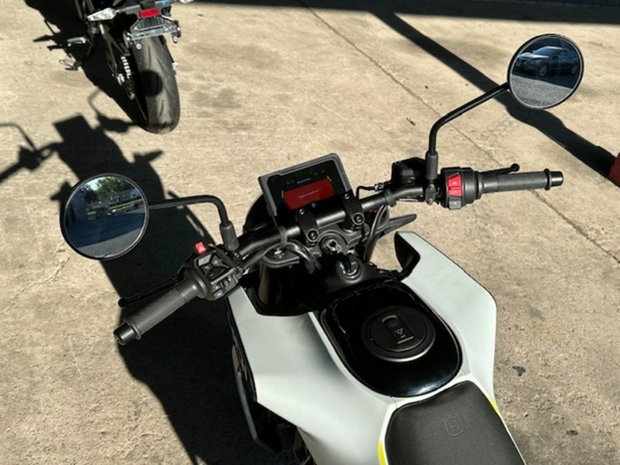2024 Husqvarna VITPILEN 401