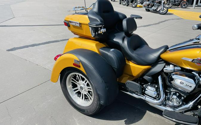 2023 Harley-Davidson Tri Glide Ultra FLHTCUTG