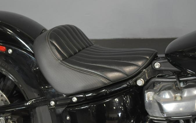 2026 Harley-Davidson Street Bob Vivid Black Chrome Cast Wheels