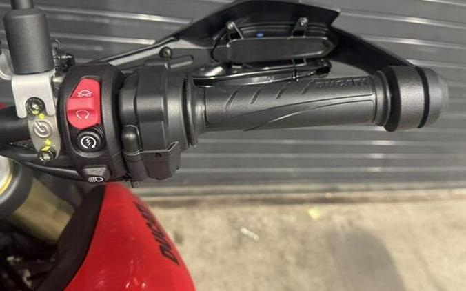 2027 Ducati HYPERMOTARD V2