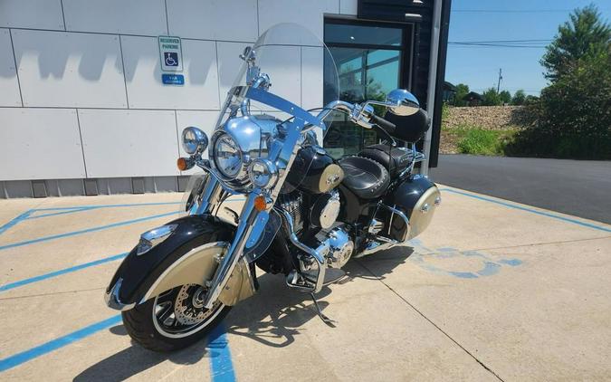 2022 Indian Motorcycle® Springfield® Black Metallic/Dirt Track Tan