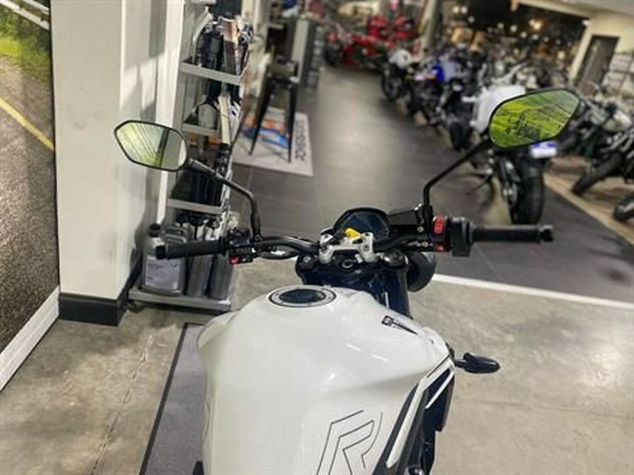 2025 Triumph Street Triple 765 R