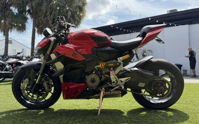 2022 Ducati STREETFIGHTER V2