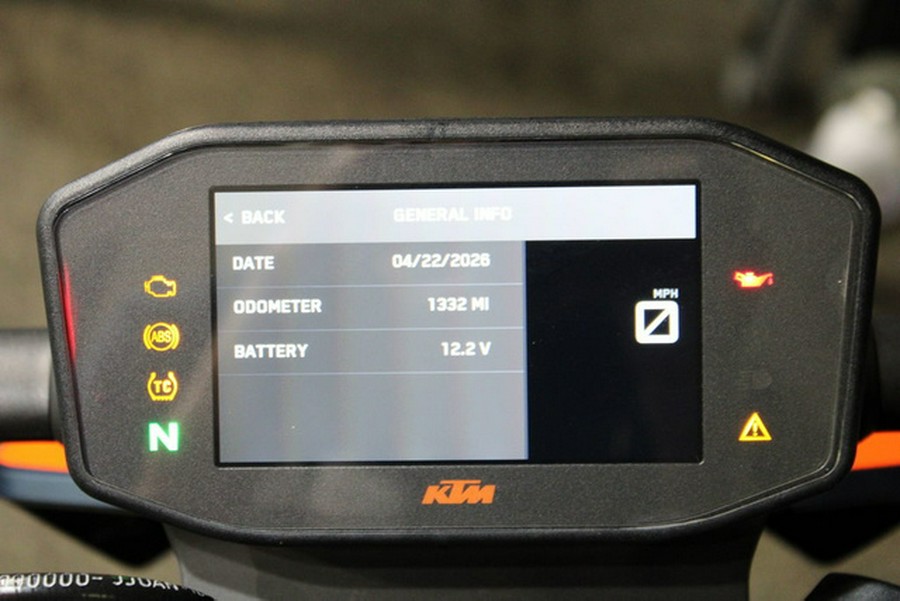 2023 KTM Duke 890 R