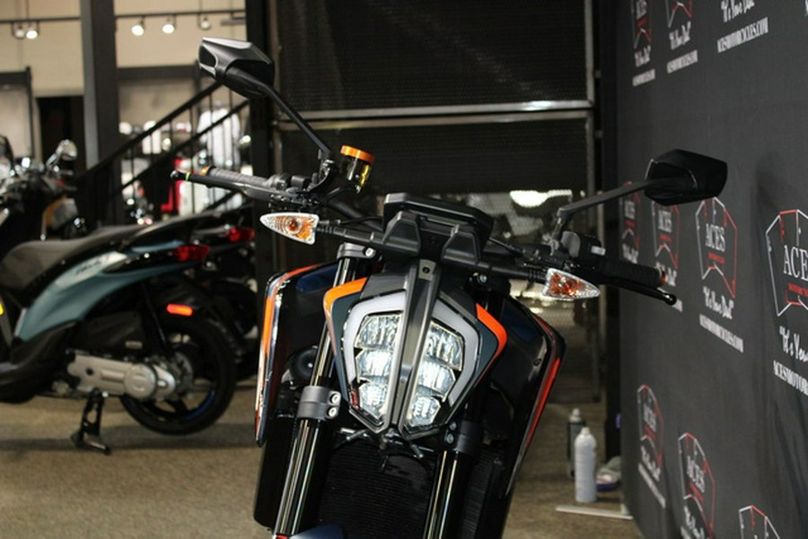 2023 KTM Duke 890 R