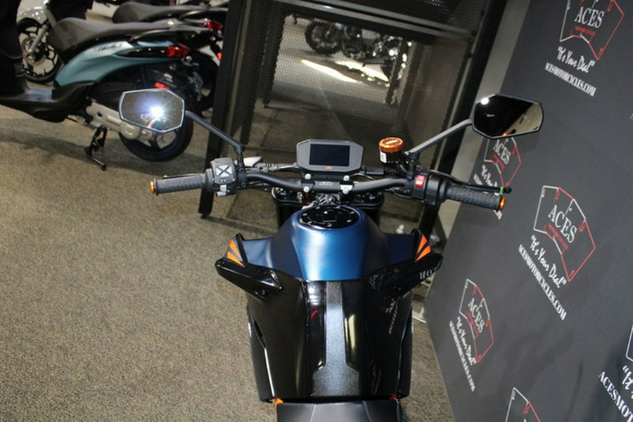 2023 KTM Duke 890 R