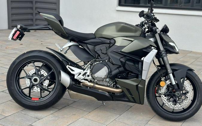 2024 Ducati Streetfighter V2 Storm Green