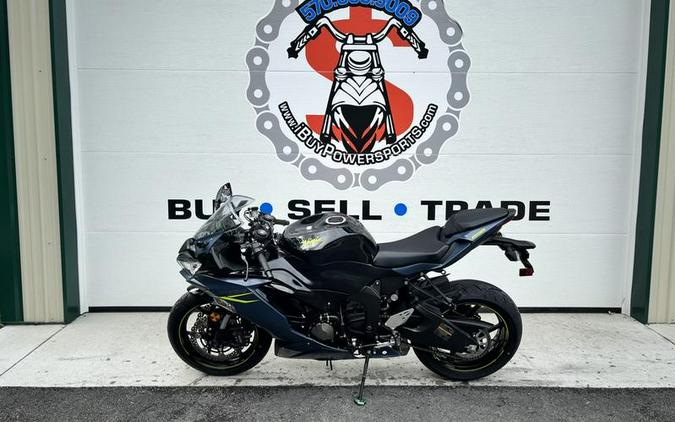 2023 Kawasaki Ninja® ZX™-6R Metallic Matte Twilight Blue/Metallic Diablo Black
