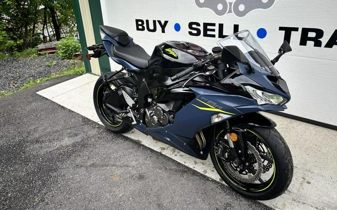 2023 Kawasaki Ninja® ZX™-6R Metallic Matte Twilight Blue/Metallic Diablo Black