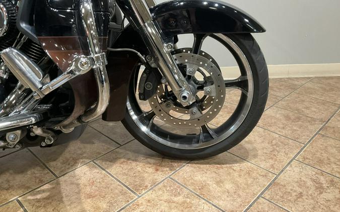 2019 Harley-Davidson® CVO™FLHTKSE Limited Auburn Sunglo & Black Hole with Rich Bourbon FLHTKSE