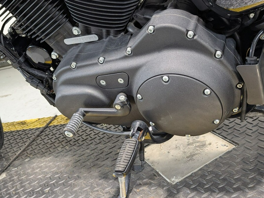 2019 Harley-Davidson® Iron 1200™ Twisted Cherry