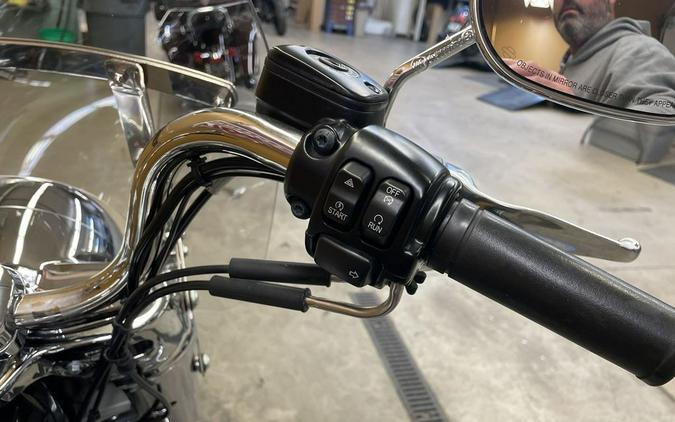 2013 Harley-Davidson® FLD - Dyna® Switchback™