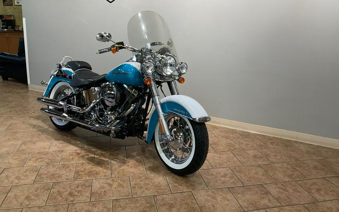 2017 Harley-Davidson Softail Dlx Crushed Ice Pearl/Frosted Teal Pearl FLSTN