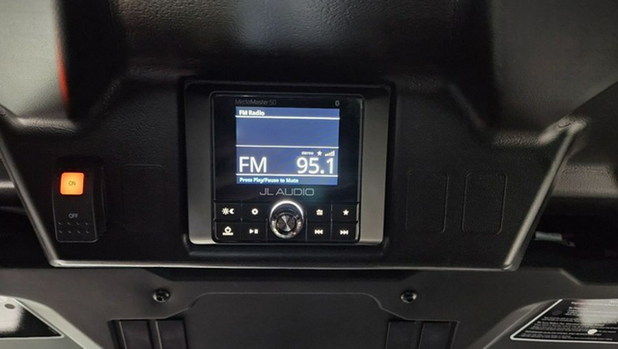 2025 Can-Am Defender Limited HD10