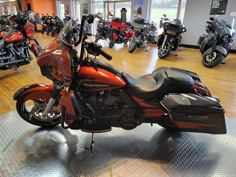 2017 Harley-Davidson CVO™ Street Glide®