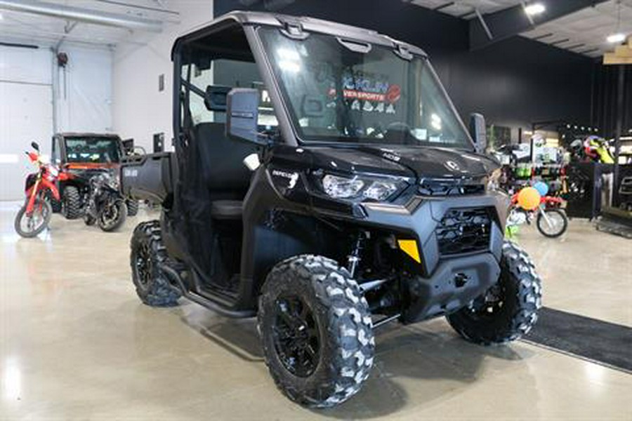 2025 Can-Am Defender DPS HD9