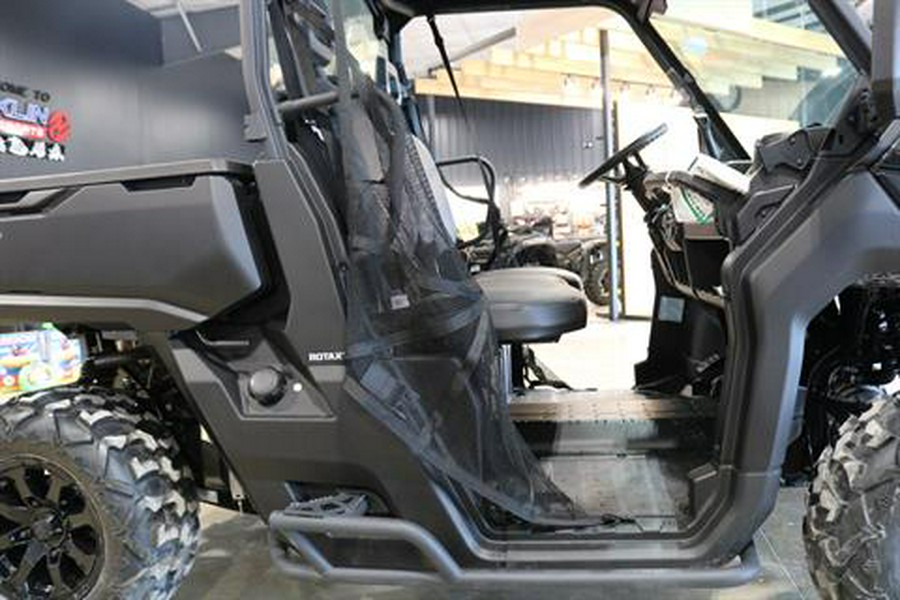 2025 Can-Am Defender DPS HD9