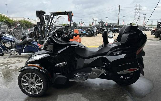 2016 Can-Am® Spyder® RT-S 6-Speed Manual (SM6)