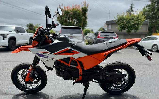 2025 KTM 390 SMC R