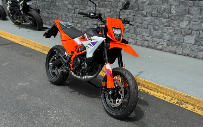 2025 KTM 390 SMC R