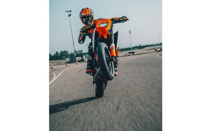 2025 KTM 390 SMC R