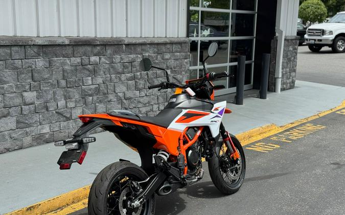 2025 KTM 390 SMC R