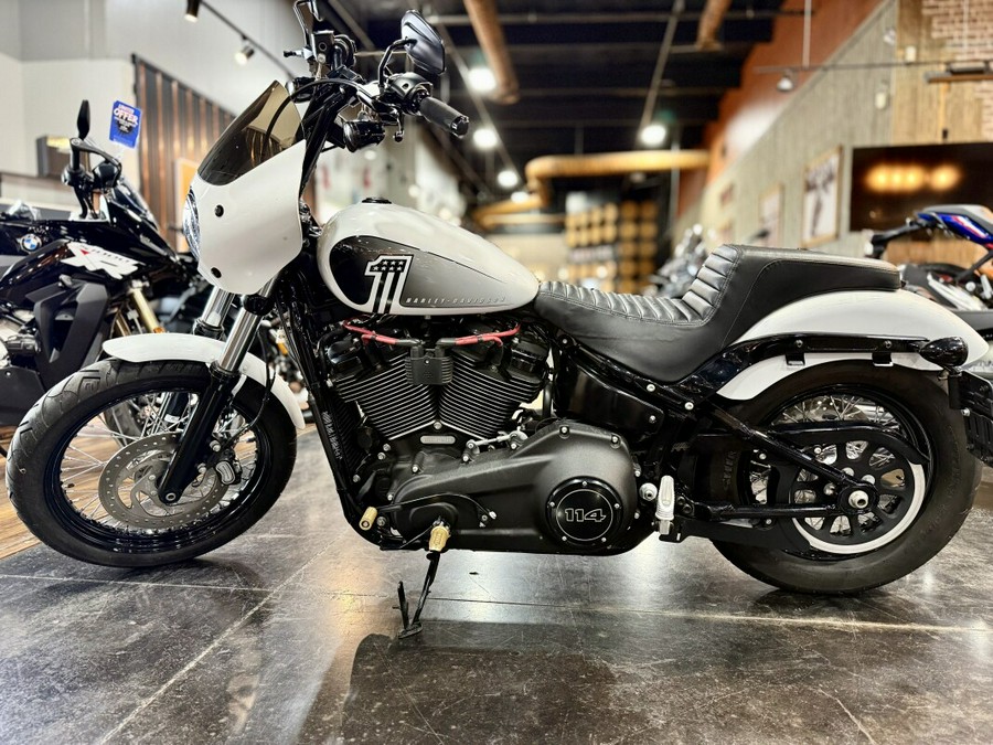 2021 Harley-Davidson® Street Bob® 114 Stone Washed White Pearl