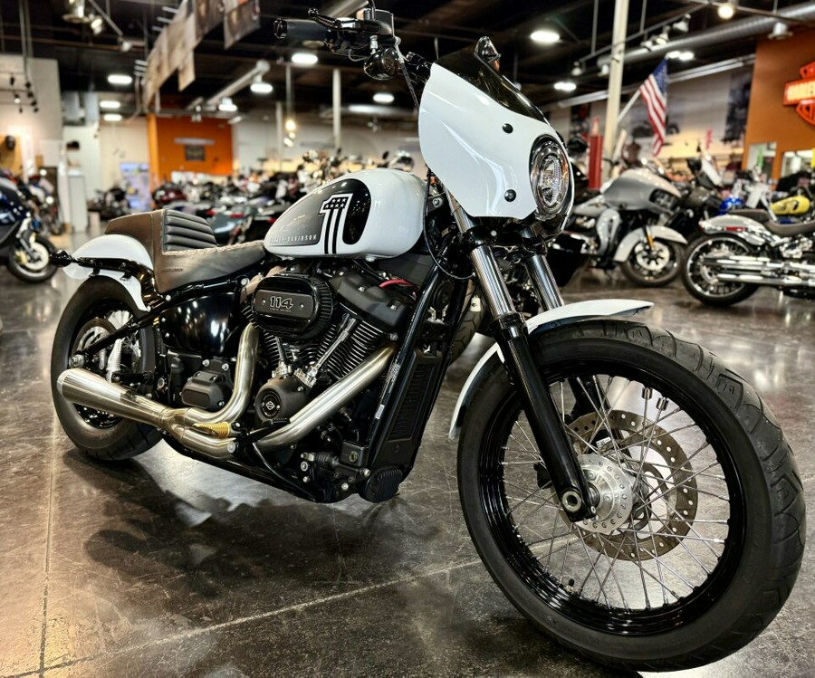 2021 Harley-Davidson® Street Bob® 114 Stone Washed White Pearl