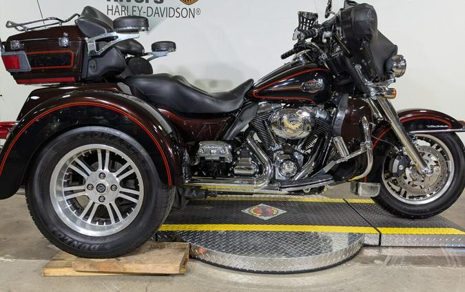 2011 Harley-Davidson Tri Glide Ultra Classic® Two-Tone Merlot Sunglo/Vivid B